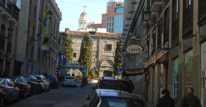 La Churrería - Restaurante Los Artesanos 1902. Abrió sus puertas ese mismo año, como la cuarta generación de churreros de un negocio familiar. Esta situado en la calle San Martin.